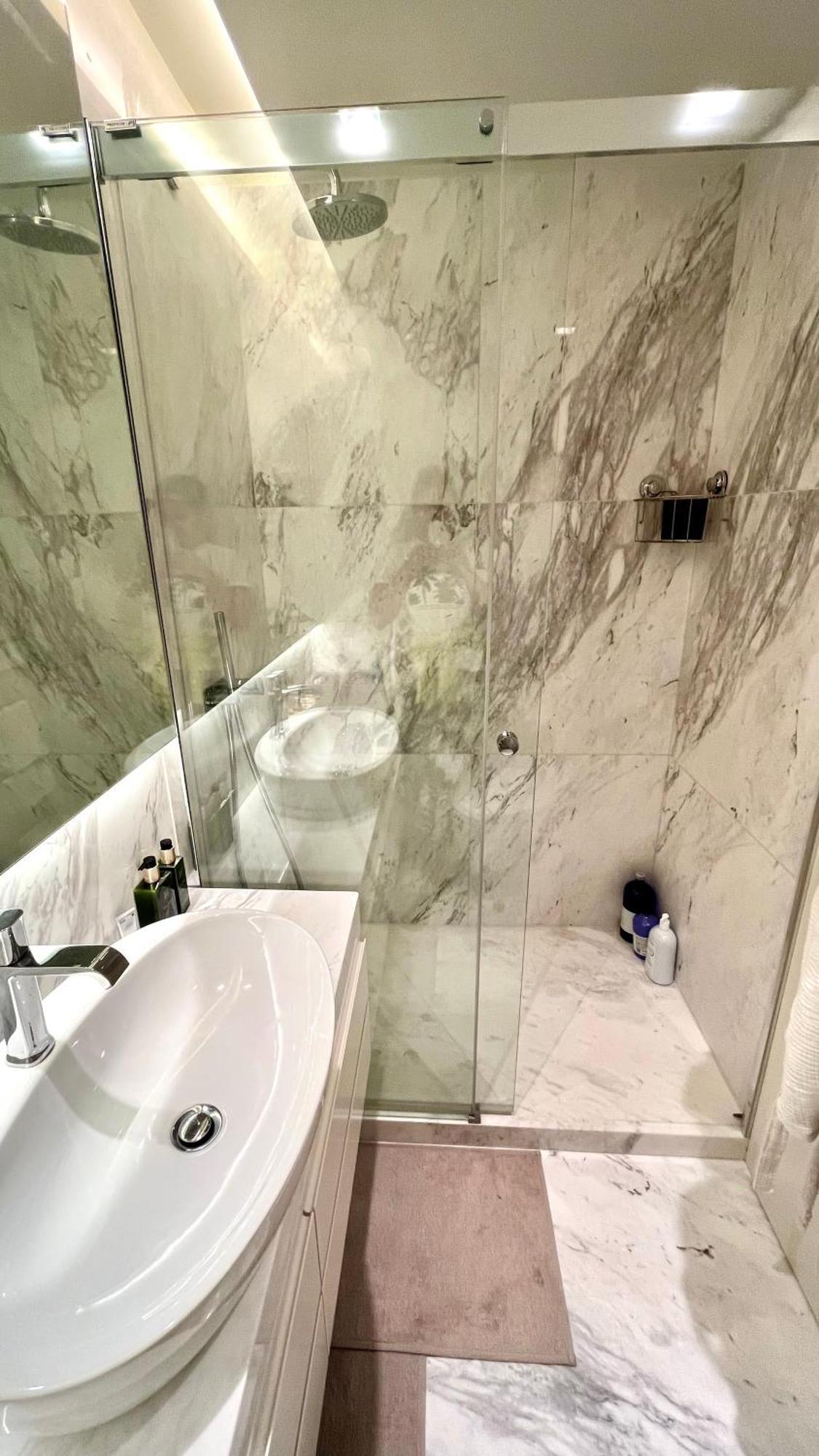 Luxurious 2 Bedrooms With Amenities In Center *
