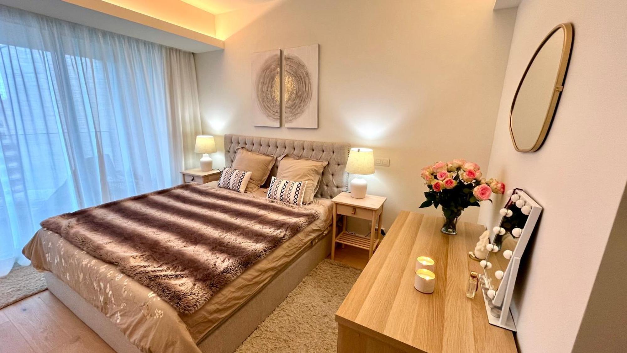 Luxurious 2 Bedrooms With Amenities In Center Apartment